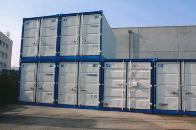 Betriebsgelände Containerlager Blau - Weiss